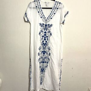 Cute Options 100% Cotton White Blue floral Maxi coverup Small - spot on sleeve